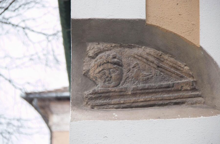 2 Hours Buda Castle Walking Tour - Walk with a Historian - Mary Magdalene Church remains, why ruins matter here
