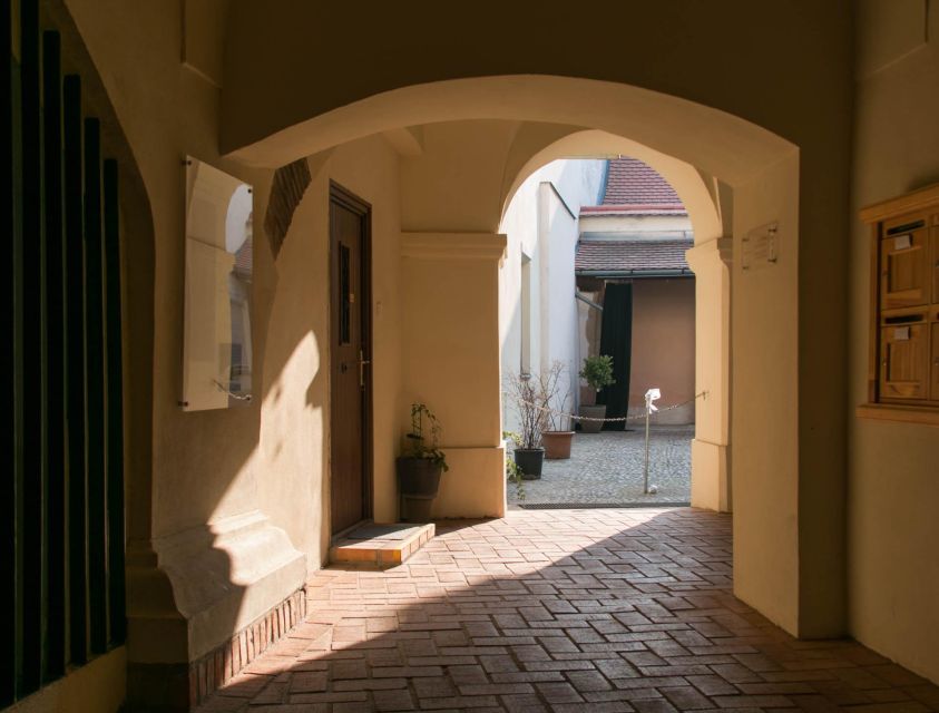 2 Hours Buda Castle Walking Tour - Walk with a Historian - The small synagogue-museum near Bécsi kapu Square