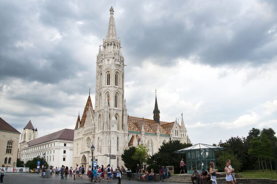 3-Hour Orientation Walking Tour of Buda and Pest - Languages, group size, and why small can feel better