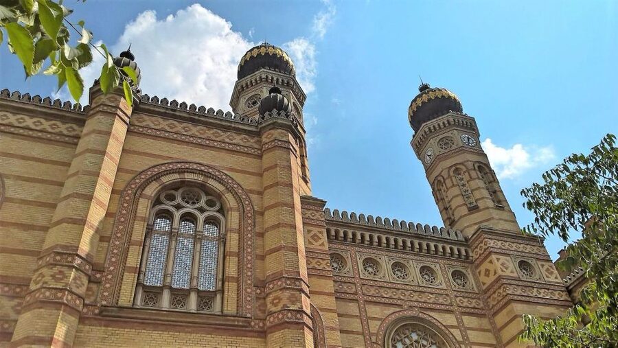 6 hour Budapest walking tour - Matthias Church and Fisherman’s Bastion: photo stops with context