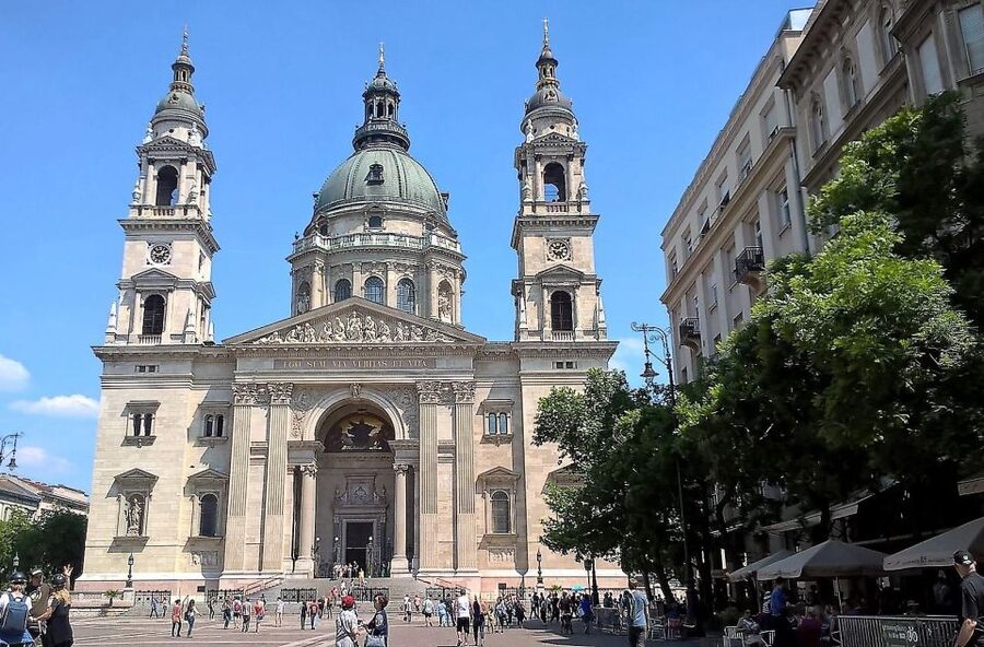 6 hour Budapest walking tour - St. Stephen’s Basilica, Opera House, and the long Pest walk through culture