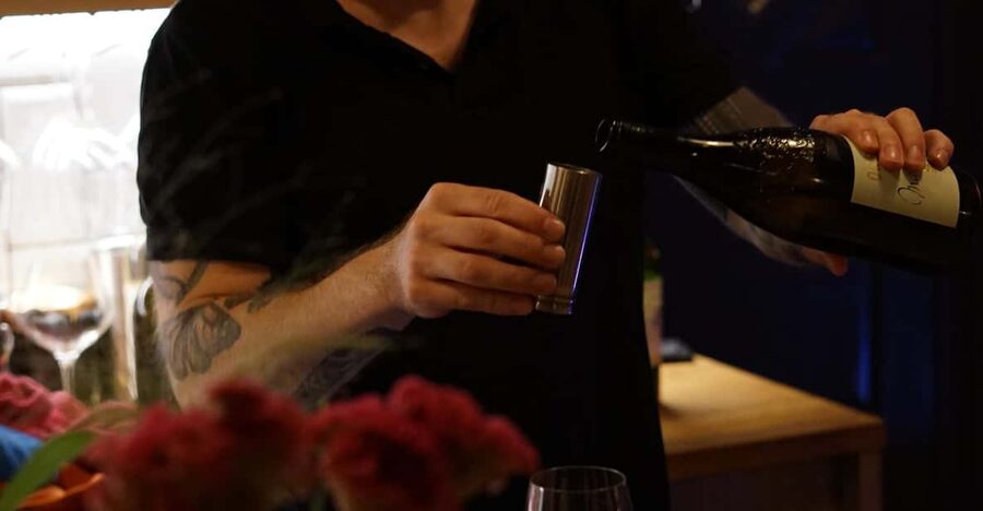 6-Tier Hungarian Wine Tasting at a Cozy Community Table - Should You Book This Hungarian Wine Tasting at Bortodoor?