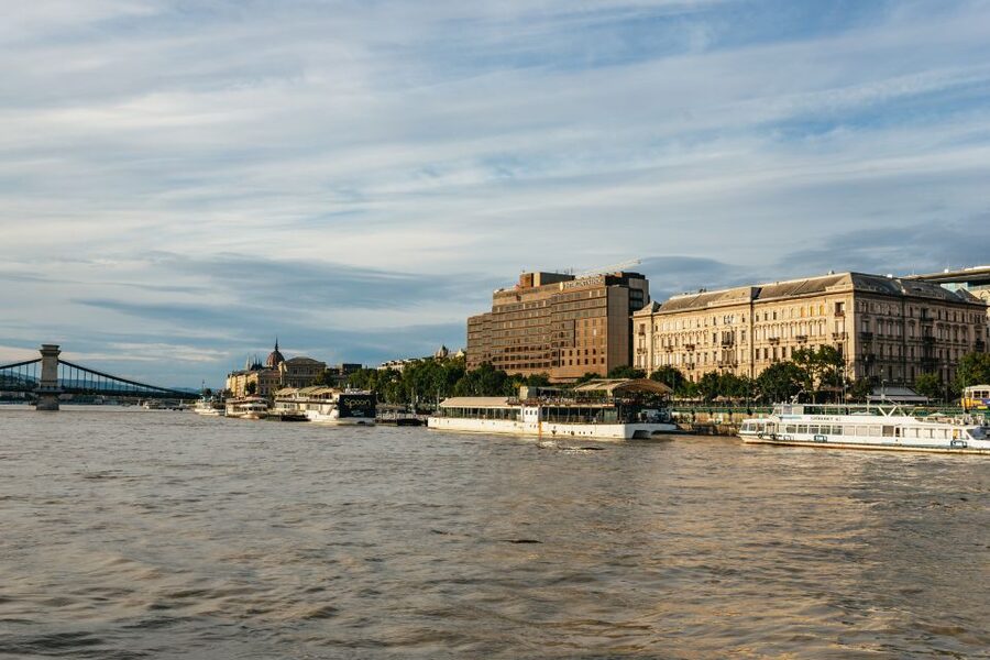 Best of Budapest Cruise - Audio guide app: great idea, but bring earphones and set expectations