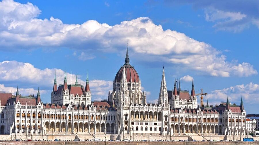 Best of Budapest: Private Walking Tour with a Local - Pest-Side Icons Like St. Stephen’s Basilica and Liberty Square