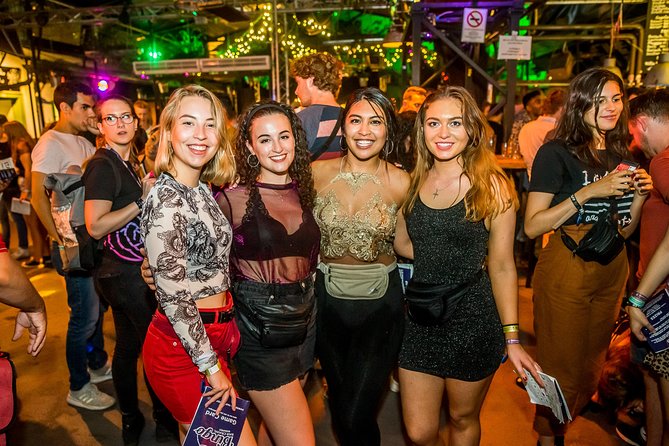 Bingo Bar Crawl - The host and group size: up to 50 people in English