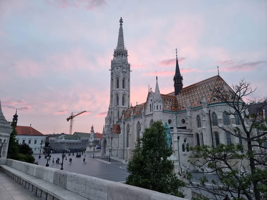 BloodThirsty Hungary: Walking tour & Dark Historical Stories - Practical tips so you enjoy Castle Hill instead of suffering
