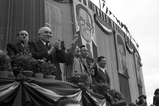 Born Under The Red Star - Communist tour with Coffee in a Retro Bar - Memorial to the 1956 Hungarian Revolution, then the Parliament exterior