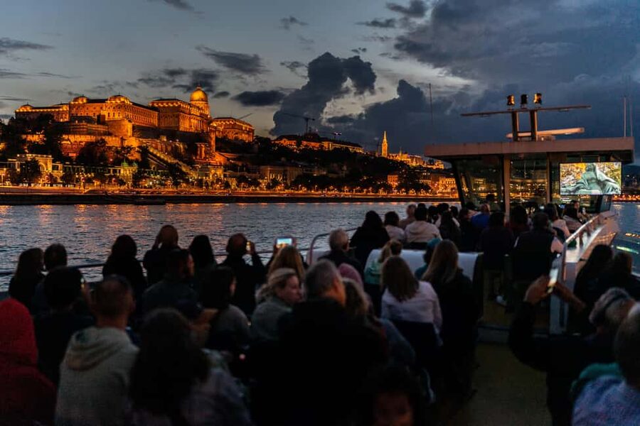 Budapest: 1-Hour Evening Sightseeing Cruise with Drink - Key things I’d prioritize before you go