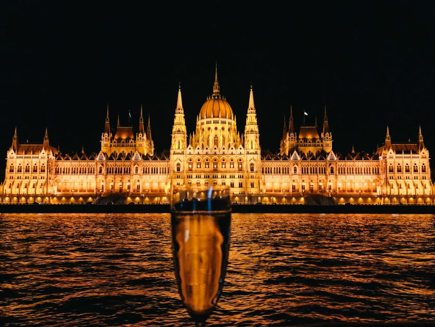 Budapest: 1-Hour Evening Sightseeing Cruise with Drink - Should you book this 1-hour evening Danube sightseeing cruise?