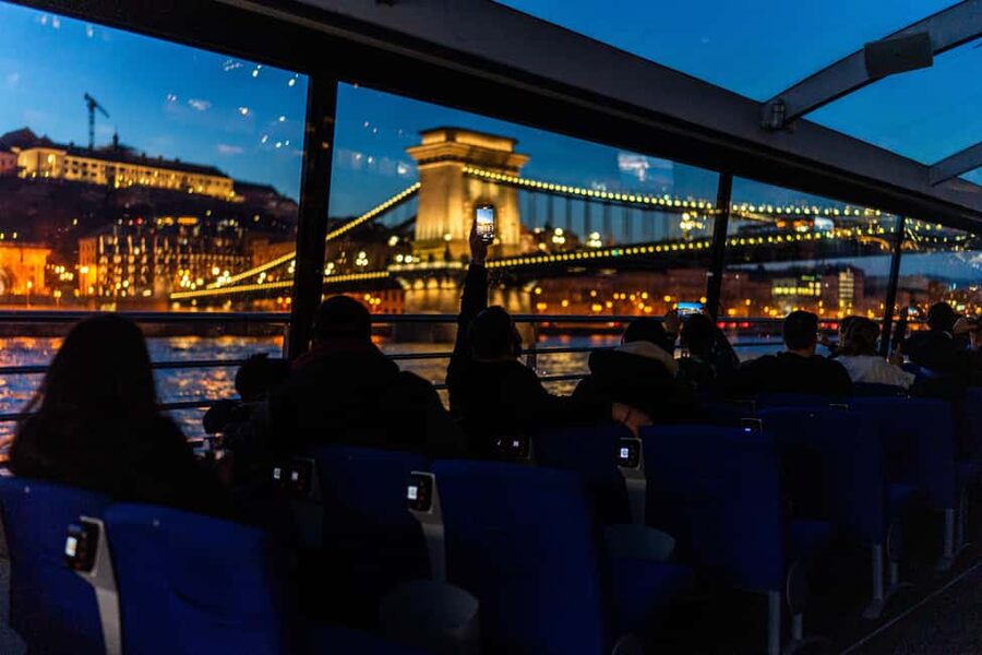 Budapest: 1-Hour Evening Sightseeing Cruise with Drink - Why a 1-Hour Danube Cruise Works So Well for Budapest Nights