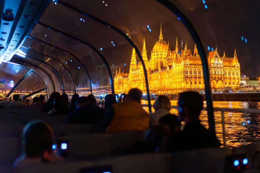 Budapest: 1-Hour Evening Sightseeing Cruise with Drink - Timing and value at $29, what you truly get for your money