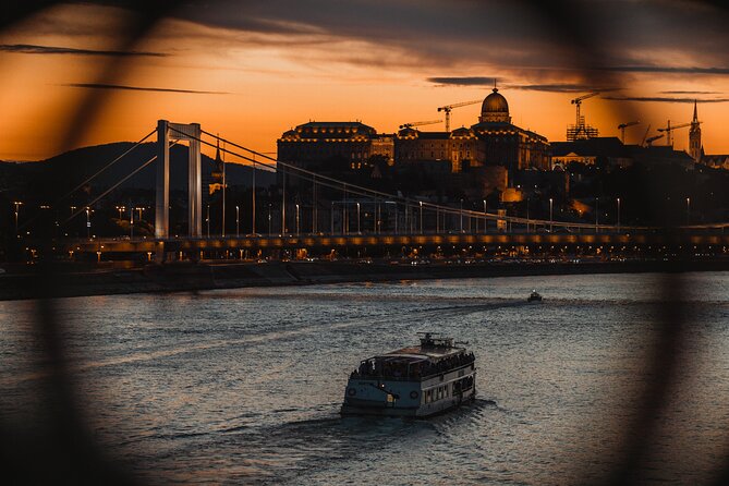 Budapest: 1-Hour Highlights Cruise with Welcome Drink - A 1-Hour Danube Highlights Cruise That Actually Fits Your Schedule