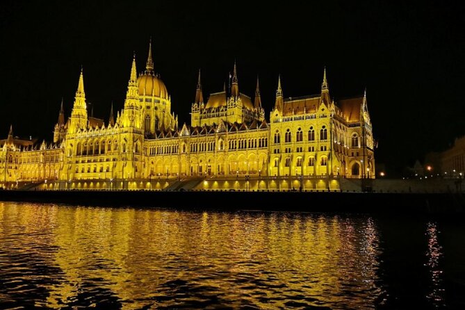 Budapest: 1-Hour Highlights Cruise with Welcome Drink - The itinerary in real life: quick passes that focus on the skyline