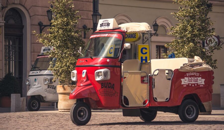 Budapest: 2-Hour Private TukTuk Tour - Timing, Traffic, and How to Get the Best Photos