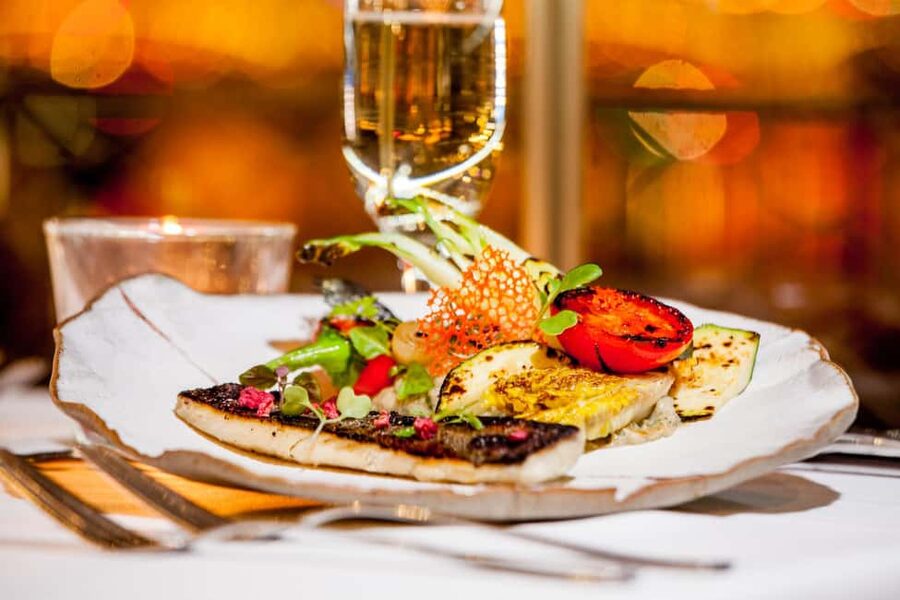 Budapest: 3-Course Dinner for 2 - stationary Boat Restaurant - Practical Tips: Timing, Menu Choices, and Bug-Proofing Your Evening