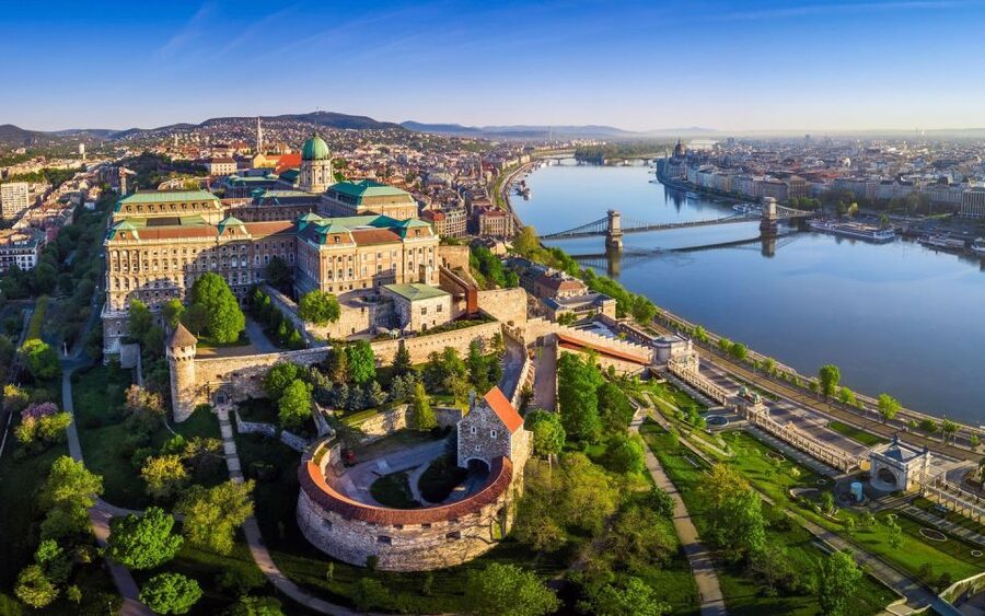 Budapest: 3-hour City Tour with Castle Walk + 1-hour Cruise - A 4-hour hits-and-angles plan that saves your vacation time