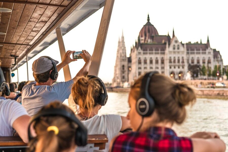 Budapest: 3-hour City Tour with Castle Walk + 1-hour Cruise - Castle Hill walk: Fisherman’s Bastion and Matthias Church exterior views