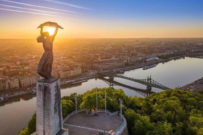 Budapest: 3-Hour Live-guided Bus Tour and 1-hour River Cruise - Heroes’ Square: Millennium Memorial and the Founding Story