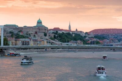 3-Hour Live-guided Bus Tour and 1-hour River Cruise