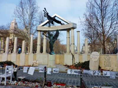 3-Hour Walking Tour About Communism (Small Group)