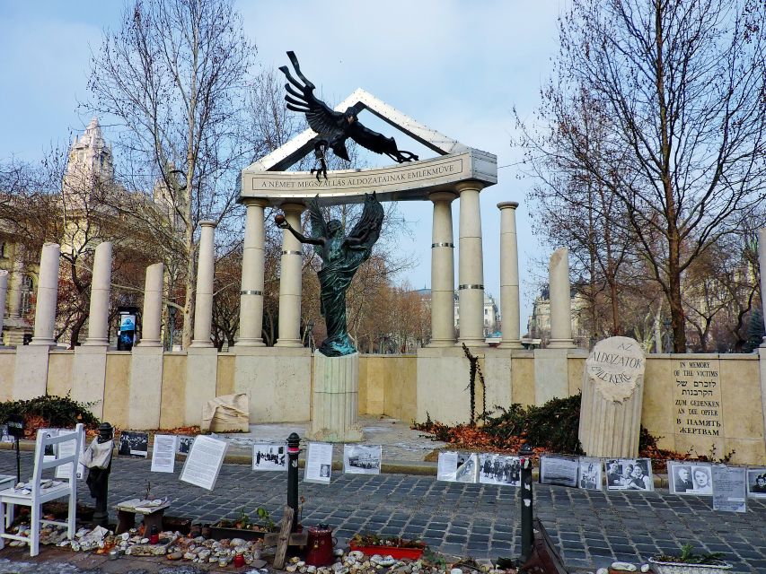 Budapest: 3-Hour Walking Tour About Communism (Small Group) - What “small group” changes in a history tour