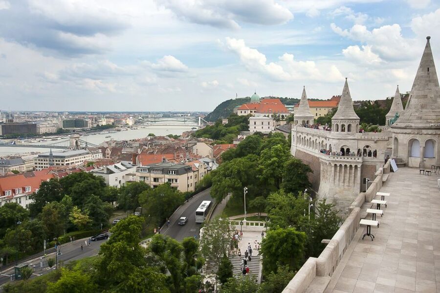 Budapest 3-Hour Walking Tour in Italian - Pace, dress code, and the smart way to prepare
