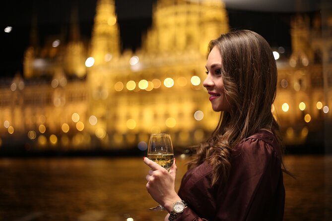 Budapest 4 course Dinner Cruise with Bar Piano and Welcome Drink - Parliament, Elisabeth Bridge, and Gellért Hill viewpoint