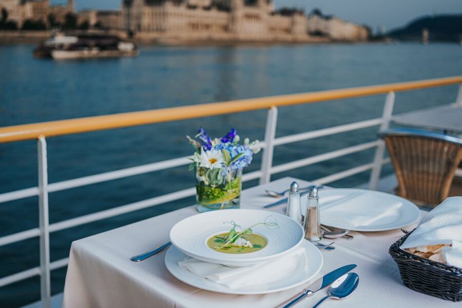 Budapest: 4-Course Dinner River Cruise with Live Folk Music - Key highlights you should care about