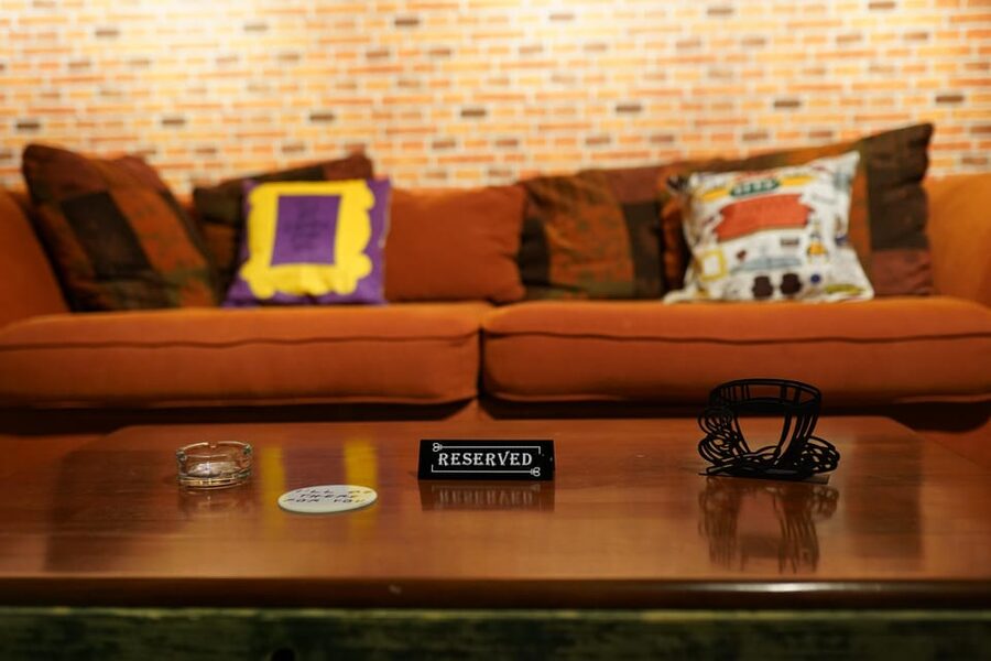 Budapest: 90s Sitcom Escape Room Adventure with Drinks - English, Hungarian, and German Clues: How Support Works When You Get Stuck