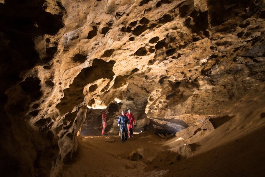 Budapest: Adventure Caving Tour with Guide - Entering Pal-völgyi Caves, and why this tour feels different