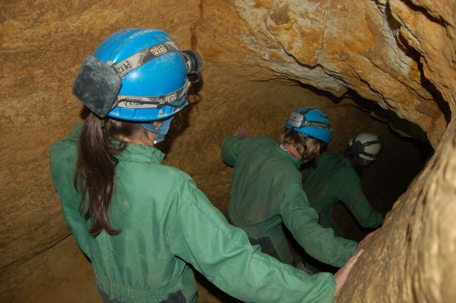 Budapest: Adventure Caving Tour with Guide - Your 3-hour plan: what happens during those underground hours