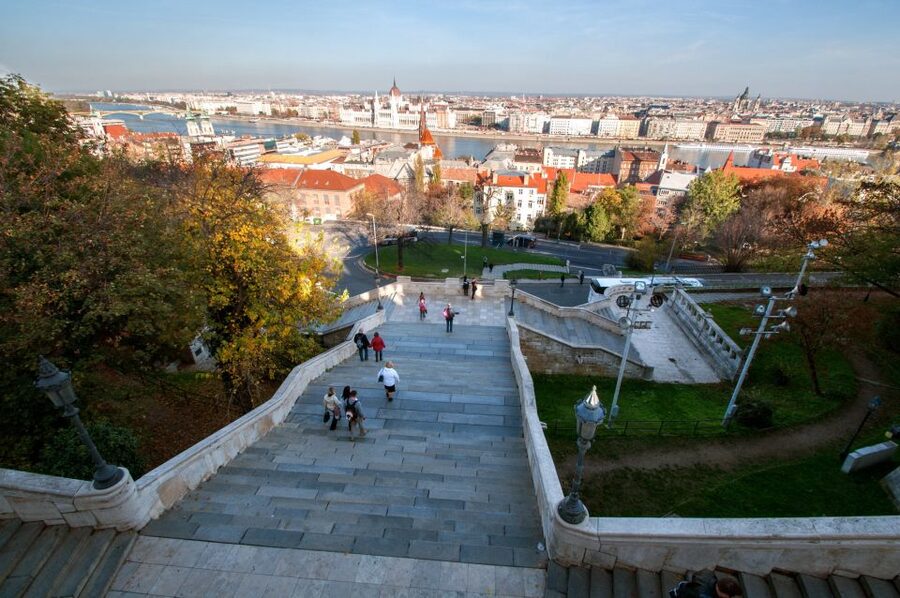Budapest: All in One Walking Tour with Strudel House Stop - Key things you will notice on the walk