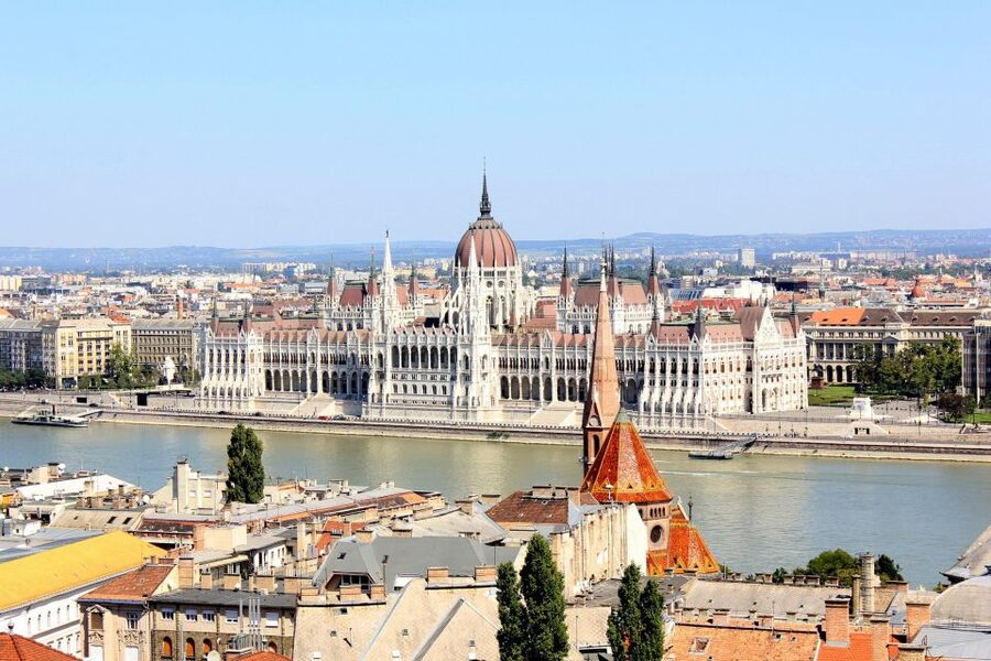Budapest: All in One Walking Tour with Strudel House Stop - Szechenyi Bath House: a quick stop with a big cultural payoff