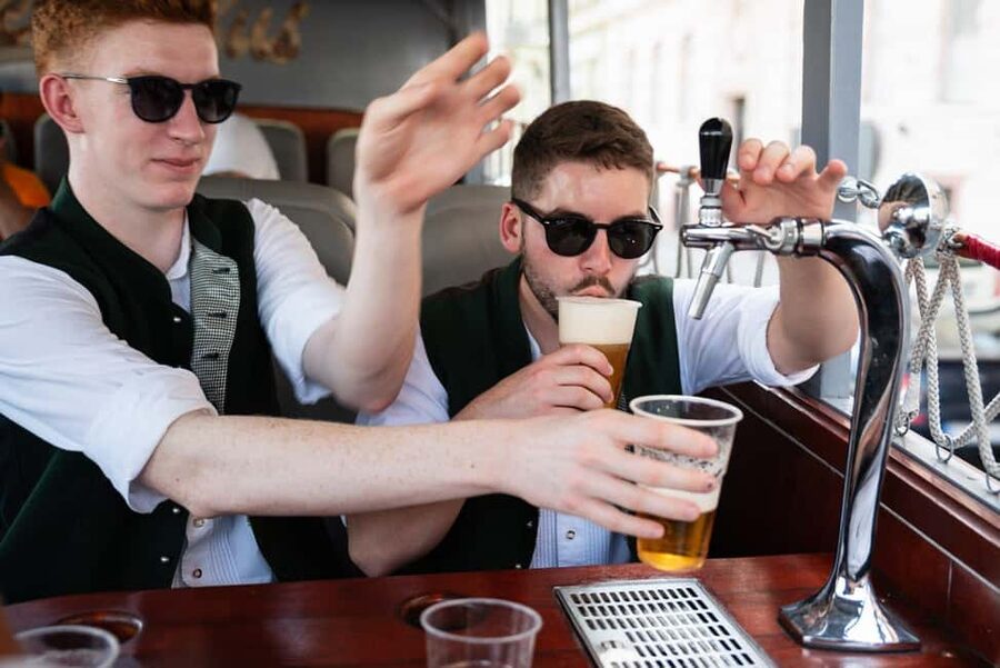 Budapest: BeerBus Sightseeing Tour with unlimited beer - Hungarian Parliament Building: The Grand Finale by the Road
