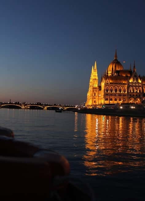 Budapest Boat Cruise with Personal Live Tour Guiding(+Drink) - What happens on board during the hour