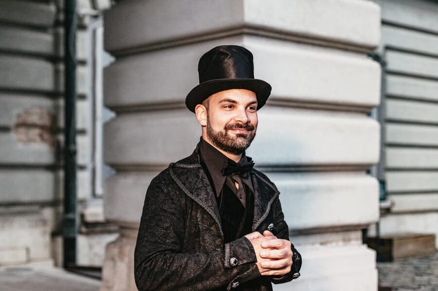 Budapest: Buda Castle District Vampires and Myths Night Tour - Practical tips for your shoes, photos, and weather reality