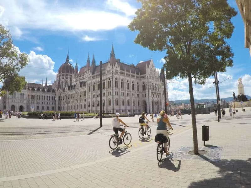 Budapest & Buda Castle e-Bike Tour with a local guide - St. Stephen’s Basilica to Parliament, plus Chain Bridge for the big river view