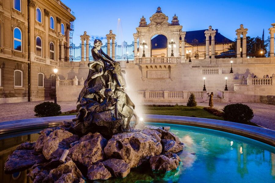 Budapest: Buda Castle Walk with Saint Stephen's Hall - Key highlights