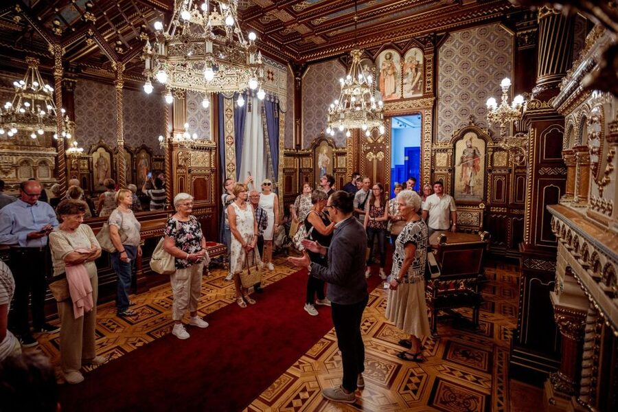 Budapest: Buda Castle Walk with Saint Stephen's Hall - St. Stephen’s Hall in the best restored form after WWII