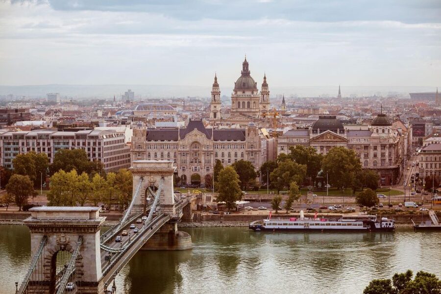 Budapest: Buda Castle Walk with Saint Stephen's Hall - Savoyai Terrace start: finding the meeting point near the National Gallery