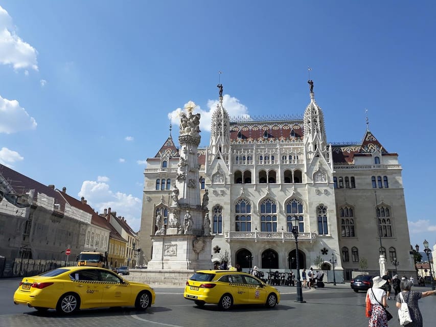 Budapest: Buda Castle Walking Tour & Folk Music Performance - A Sisi connection and the oldest confectioner pastry stop