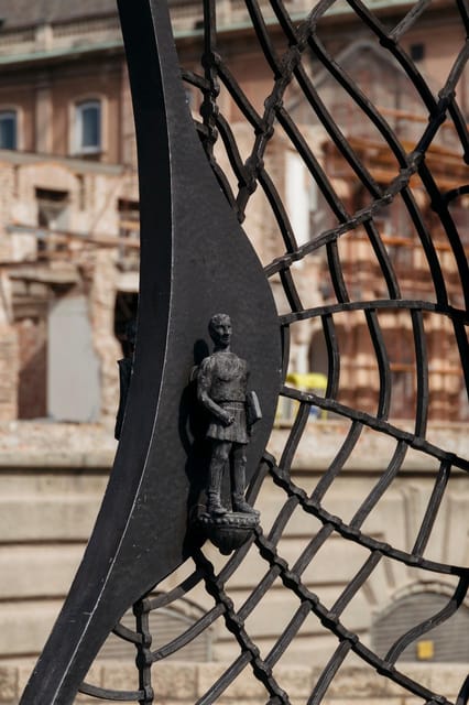 Budapest: Buda Castle Walking Tour & Folk Music Performance - The finale: Hungarian folk music and dance steps