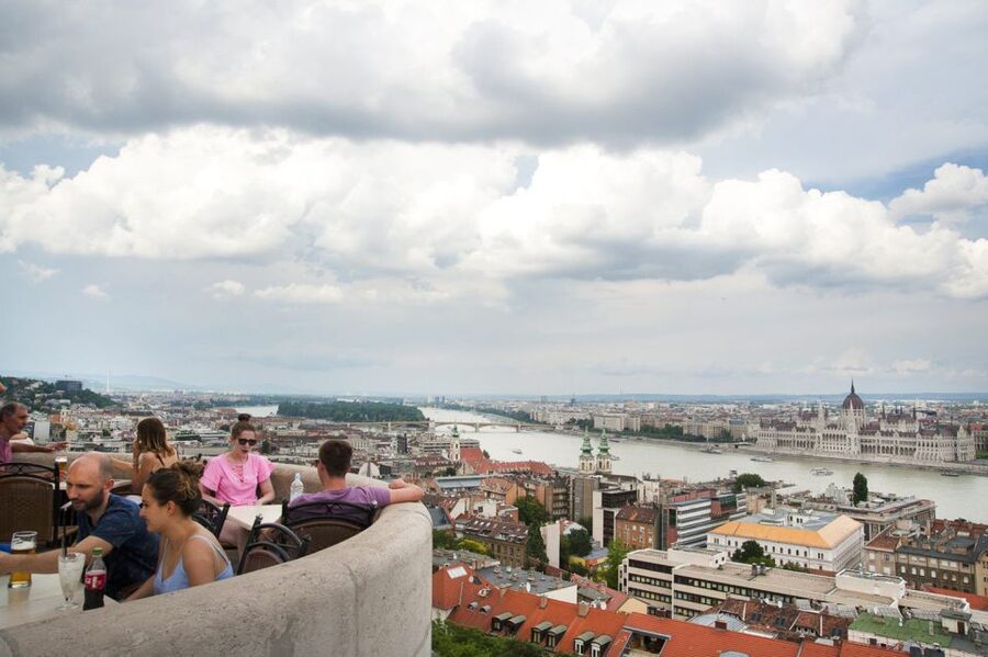 Budapest: Buda Castle Walking Tour in German - Castle Hill walls and the turn toward the Buda Hills