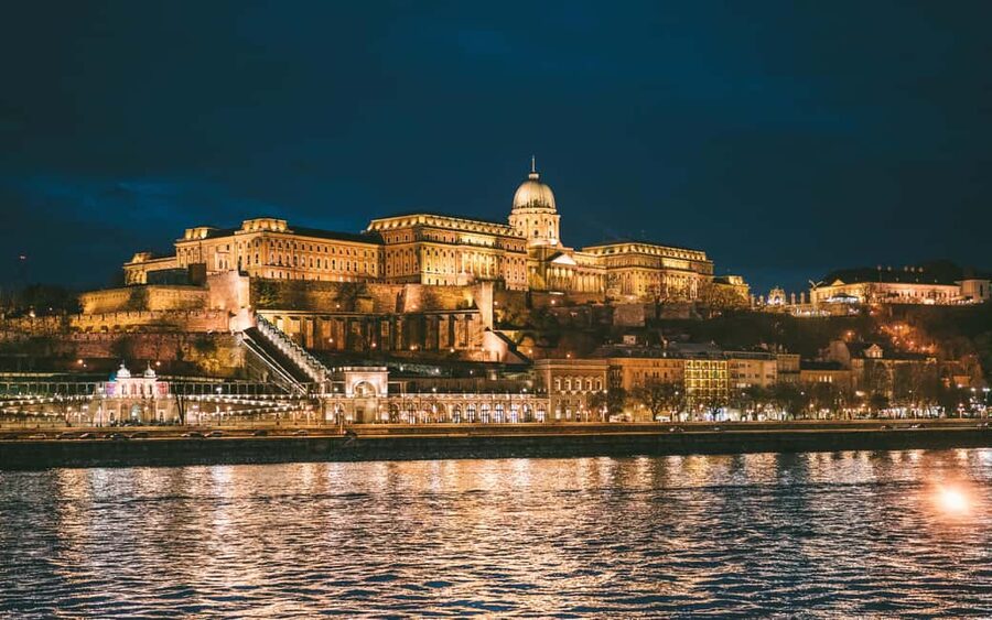Budapest: By Night Sightseeing Cruise with Welcome Drink - Key things I’d plan for