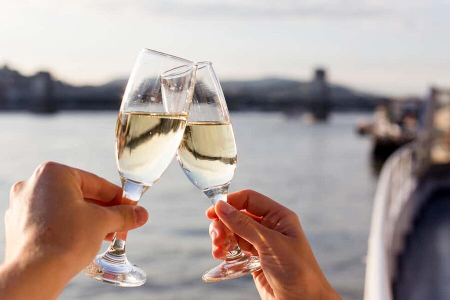 Budapest: By Night Sightseeing Cruise with Welcome Drink - Why Budapest by night from the Danube hits harder