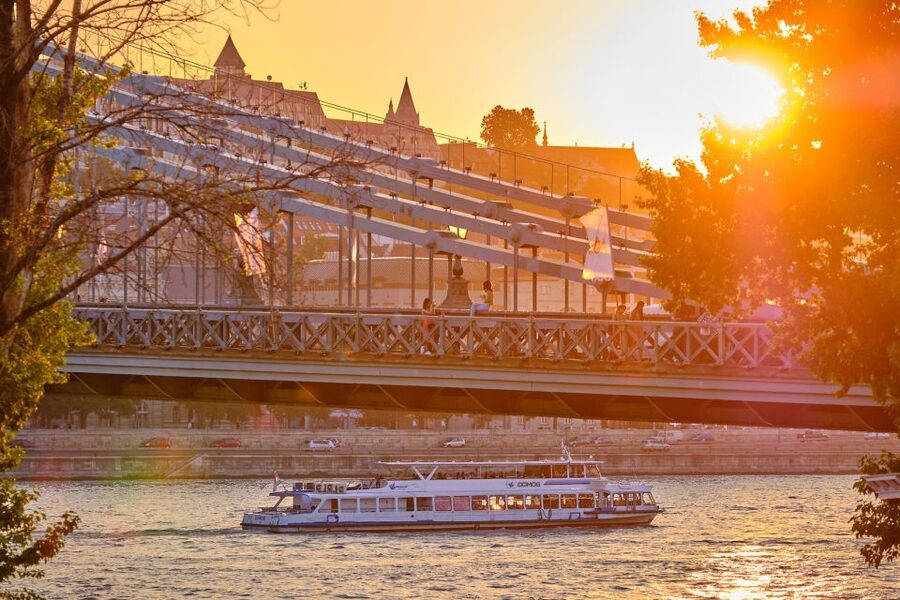 Budapest: By Night Sightseeing Cruise with Welcome Drink - The best seats go first: no seat allocation, so do not wing it