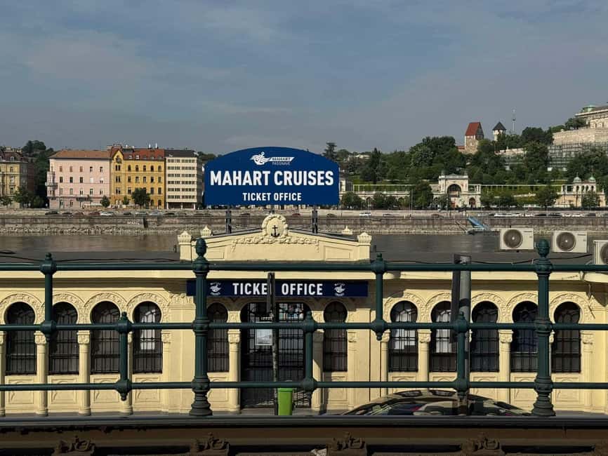 Budapest: By Night Sightseeing Cruise with Welcome Drink - How the route lines up, and what to watch at each landmark
