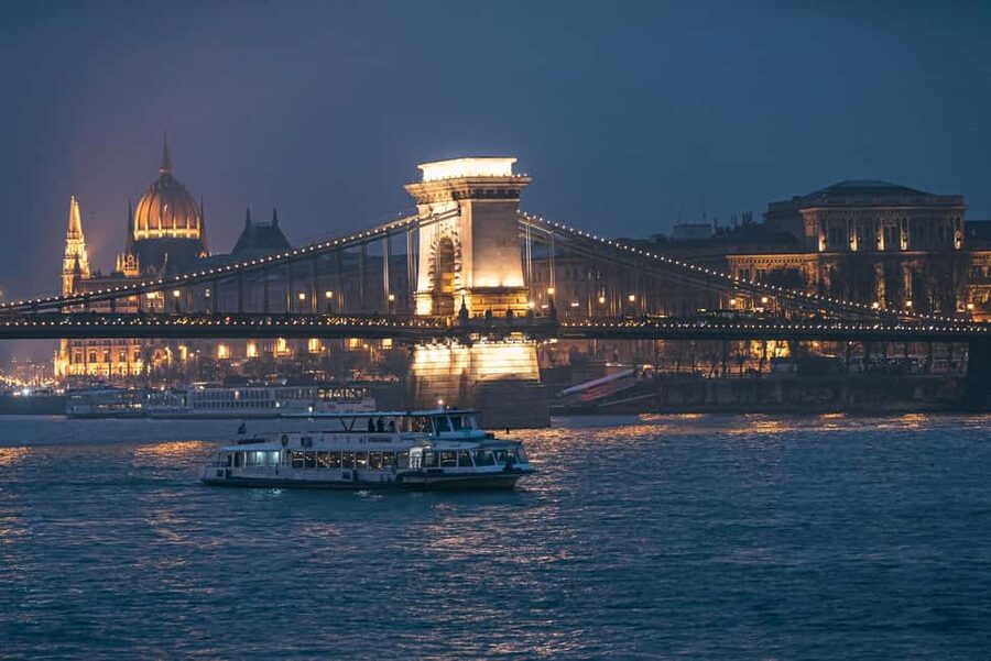 Budapest: By Night Sightseeing Cruise with Welcome Drink - Timing: when to go so the city lights are actually on