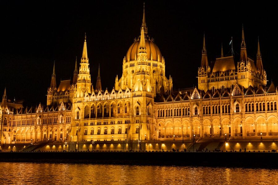 Budapest: Candlelit Dinner River Cruise with Live Music - Key things that matter most on this Danube night cruise