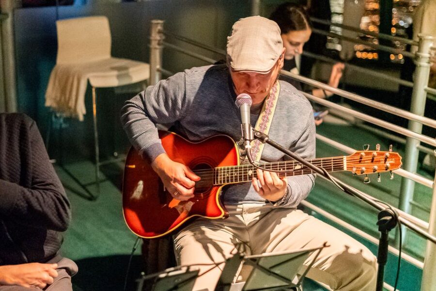 Budapest: Candlelit Dinner River Cruise with Live Music - Drinks: included welcome, plus pay-as-you-go extras